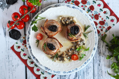 Pork tenderloin with prunes in bacon with sauce