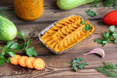 Squash caviar with carrots through a meat grinder