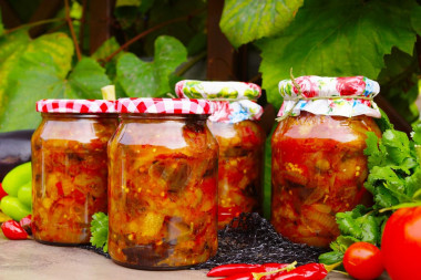 Ajapsandal in jars for the winter