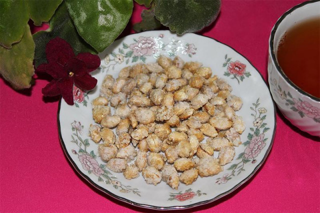 Peanuts in sugar with honey