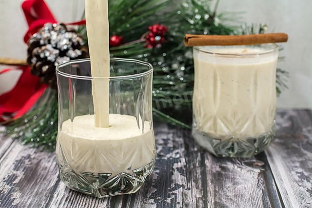 Eggnog alcoholic