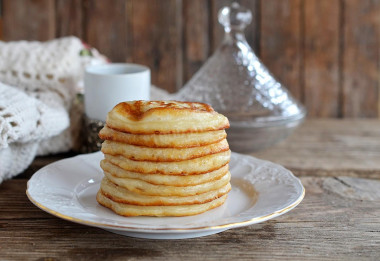 Cinnamon-flavored pancakes without eggs and yeast