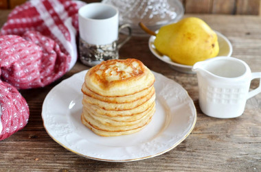 Cinnamon-flavored pancakes without eggs and yeast