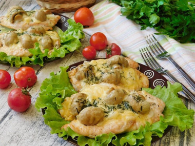 Canned champignons with chicken fillet and hard cheese