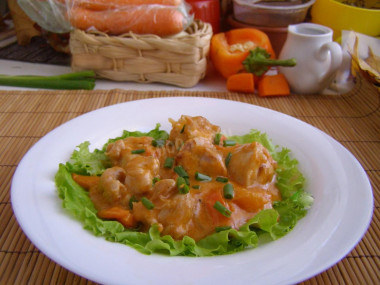 Meat in sauce with paprika and bell pepper in a slow cooker