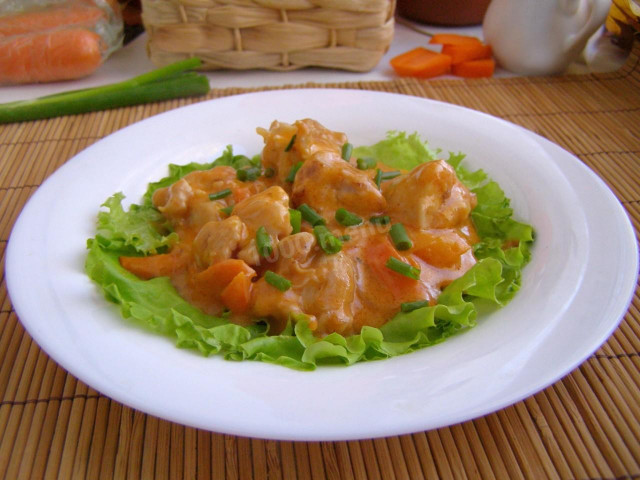 Meat in sauce with paprika and bell pepper in a slow cooker