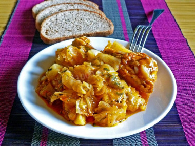 Ham with potatoes and cabbage in a duck house