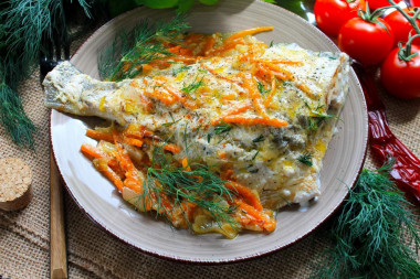 Dorada with vegetables in sour cream