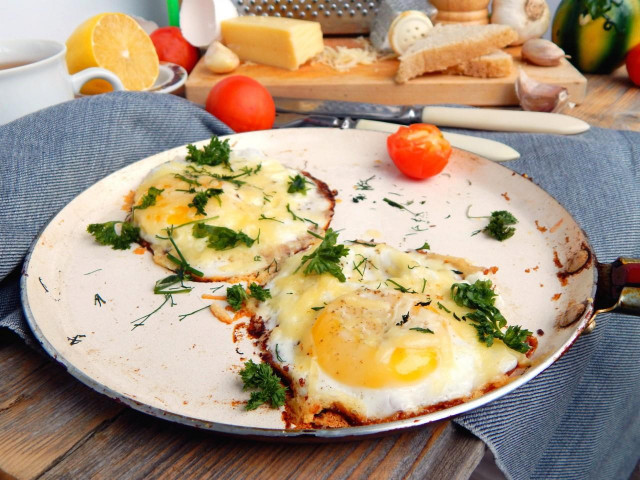 Scrambled eggs with fresh herbs and grated cheese