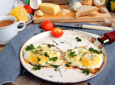 Scrambled eggs with fresh herbs and grated cheese