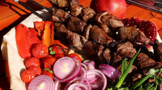 Shish kebab with pomegranate sauce