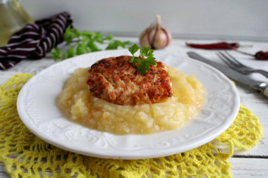 Delicious creamy chicken fillet cutlets with white bread