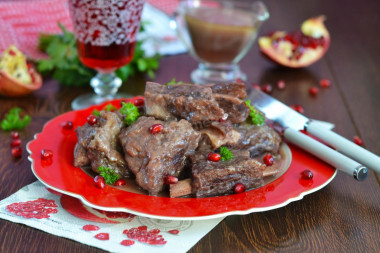 Beef stewed in pomegranate juice and wine