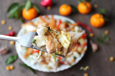 Jealous salad with mozzarella, crackers and tangerines