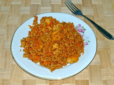 Buckwheat merchant style with carrots and onions chicken