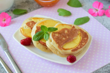 Fluffy pancakes with yeast without eggs