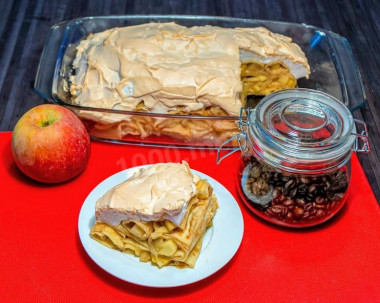 Pancake pie with fruit filling