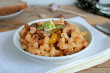 Pasta with minced meat and bell pepper