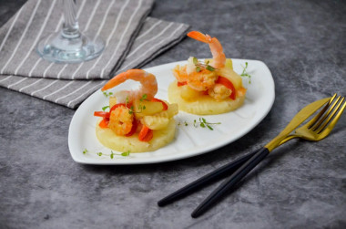 Shrimp with pineapple and bell pepper