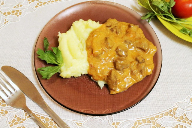 Beef liver in sauce with sour cream and tomato paste