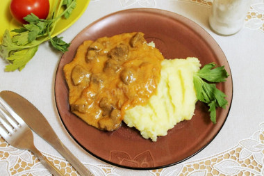 Beef liver in sauce with sour cream and tomato paste