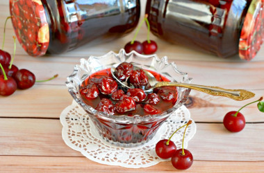 Sugar cherries for winter