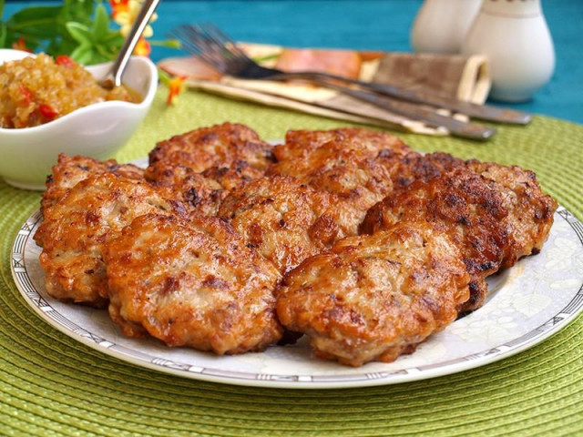 Minced beef patties with mustard on starch