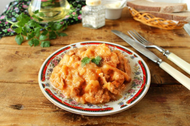 Meat with gravy in a frying pan