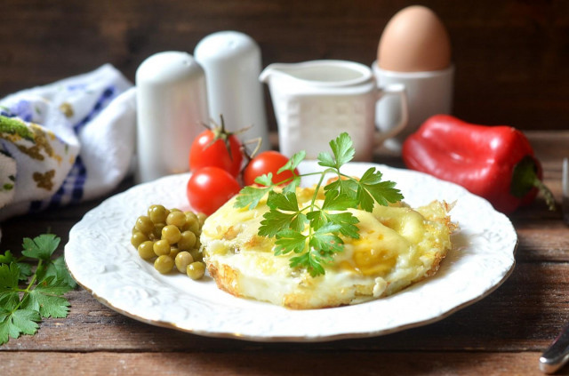 Scrambled eggs with bacon and cheese in the oven