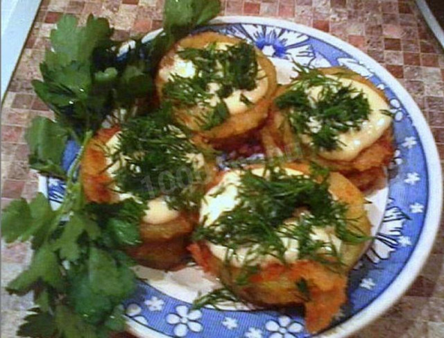 Simple and delicious zucchini with garlic