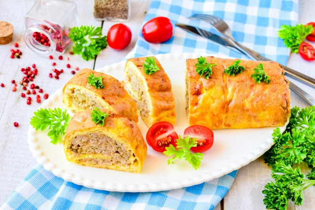 Zucchini roll with minced meat in the oven