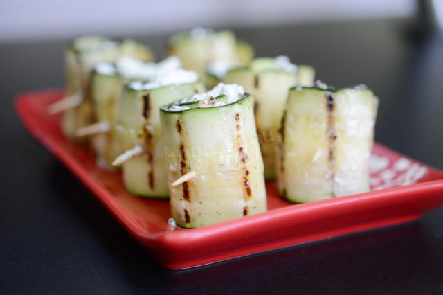 Zucchini rolls with different fillings