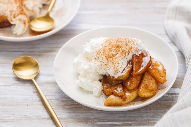 Slices of apples in caramel