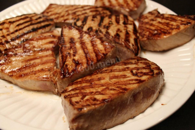 Grilled tuna steak