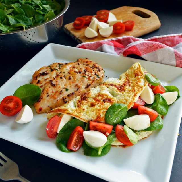 Chicken steak with cherry omelette and mozzarella