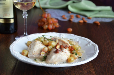 Chicken with grapes and almonds