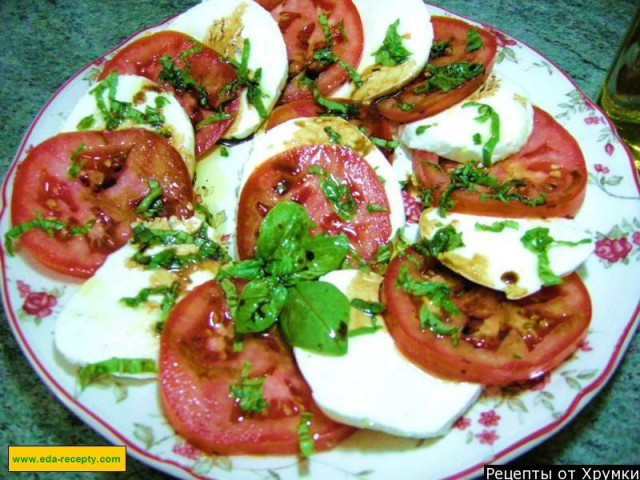 Caprese classic salad in a hurry