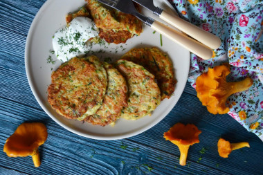 Pancakes with chanterelles and zucchini