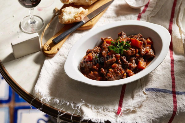 Beef kidneys in a slow cooker