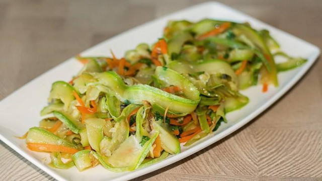 Zucchini noodles from zucchini