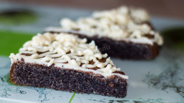 The simplest poppy seed pie without flour