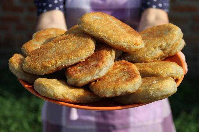 Nagisaer - potato dough pies