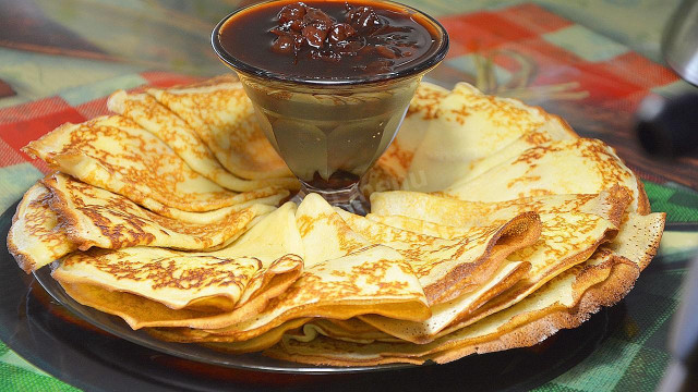 Fishnet pancakes with milk