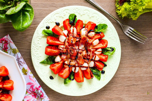 Salad with fried bacon cheese and tomatoes