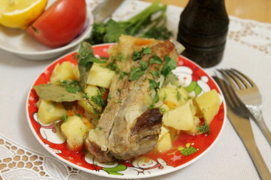 Pork ribs with bell pepper and potatoes stewed