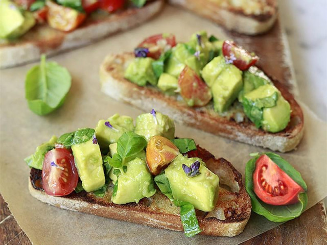 Bruschetta with avocado