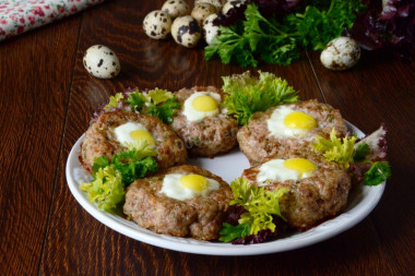 Meat cutlets in the oven with quail eggs