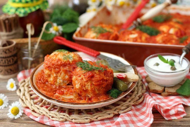 Lazy cabbage rolls in the oven with gravy