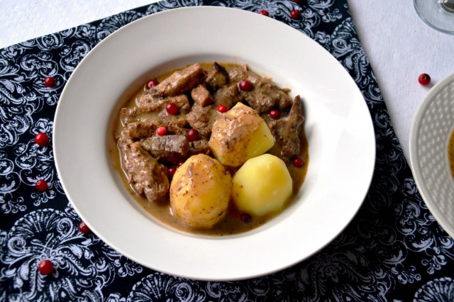 Beef Stroganoff with lingonberries