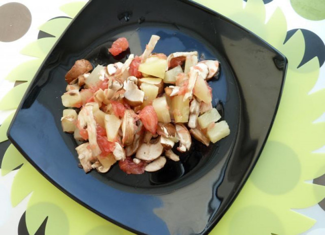 Pineapple salad champignons grapefruit